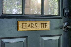 Bear Suite - King Bed Cabin Apartment